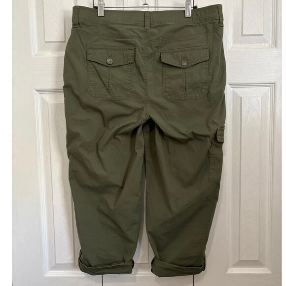 Chicos Army Green Rolled Cuff Cropped Cargo Pants Size 2/12 - Picture 5 of 8